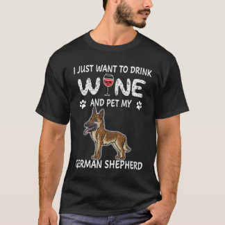 33 私はワインを飲んでジャーマンシェパードを撫でたい Tシャツ