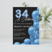 34歳の誕生日を祝う スペイン語の青い風船 黒い背景のバースデーグッズ 招待状 (スタンド正面)
