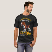 34 毎朝ビーグルがそばにいて目覚める Tシャツ (正面フル)