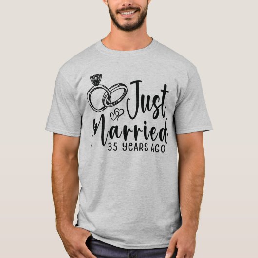 35年前に結婚しました 35周年おめでとう Tシャツ (正面)