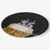 35歳の誕生日ビール 黒背景 ペーパープレート (アングル)