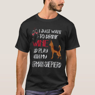 35 ワインを飲んでジャーマンシェパードと遊びたいだけ Tシャツ