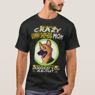 35 狂ったジャーマンシェパードママですってみんなに言われてるよ Tシャツ