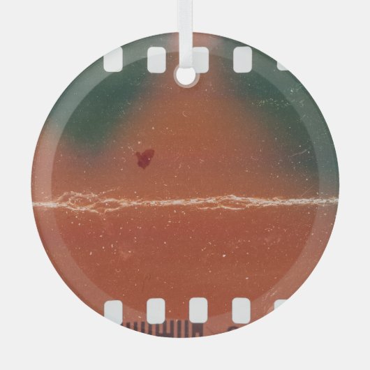 35mmフィルムストリップの始クール点、傷。 ガラスオーナメント (正面)