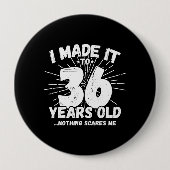 36おもしろい誕生日引用文皮肉36歳 缶バッジ (正面)