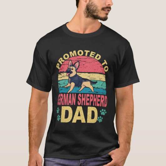 36 ジャーマンシェパードの父に昇進 ジャーマンシェパード Tシャツ (正面)