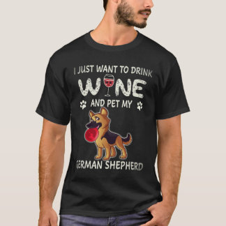 36 私はワインを飲んでジャーマンシェパードを撫でたい Tシャツ