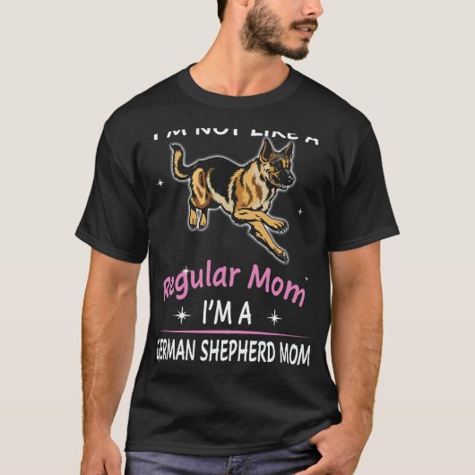 36 私は普通のお母さんじゃない ドイツ牧羊犬ママだもの Tシャツ (正面)