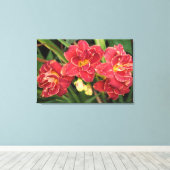 36"x24" レッドデイリリー キャンバスプリント (インサイチュ (ウッドフロア))