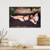 36" x 24" Chrissy Kittens By The Log ポスター (キッチン)