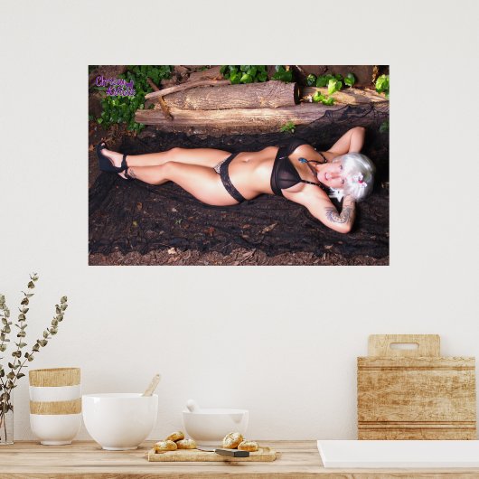 36" x 24" Chrissy Kittens By The Log ポスター (キッチン)