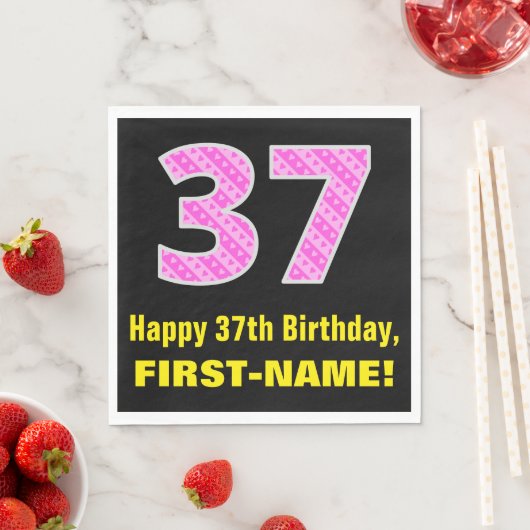 37誕生日:ピンクストライプのハートと37" +名前 スタンダードランチョンナプキン (インサイチュ)