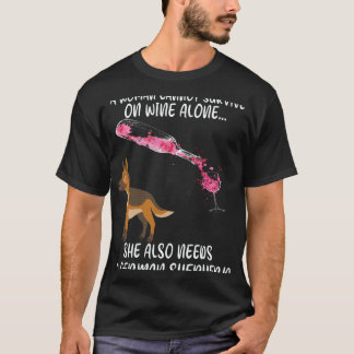37 酒だけでは生きていけない女にはジャーマンシェパードも必要 Tシャツ