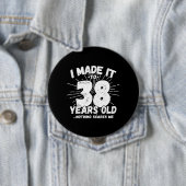 38おもしろい誕生日引用文皮肉38歳 缶バッジ (インサイチュ)