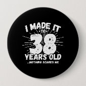 38おもしろい誕生日引用文皮肉38歳 缶バッジ (正面)