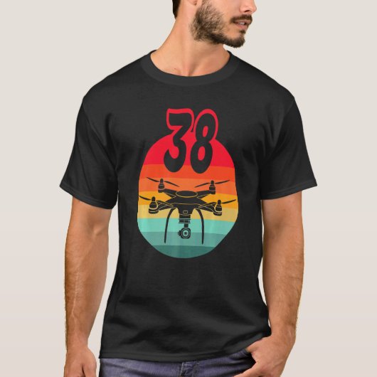 38誕生日IレトロリモコンDrone With C Tシャツ (正面)