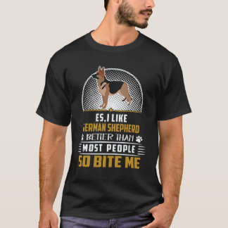 38 エス 私はほとんどの人よりもジャーマンシェパードの方が好き Tシャツ