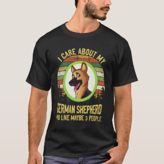 38 私は私のジャーマンシェパードを大切に思っていて多分気に入ってる Tシャツ