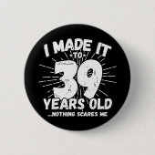 39歳皮肉ミームおもしろい39誕生日 缶バッジ (正面)