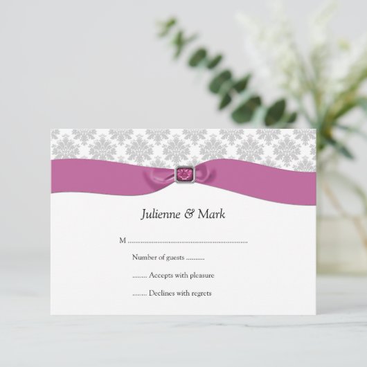 3.5x5灰色白のダマスク織のピンクのリボンの宝石RSVP 出欠カード (スタンド正面)