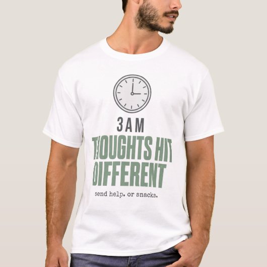 3 AMの思考は別物 | 笑えるTシャツ Tシャツ (正面)