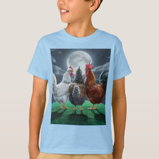 3 Chickens chilling out watching the moon  Tシャツ