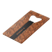 3-D茶色の工具付きフローラレザーパターン クレジットカード栓抜き (裏面アングル)