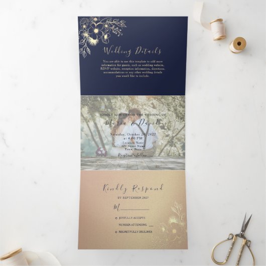 3 in 1 ローズゴールドとネイビーの結婚式 三つ折り招待状 (内部)