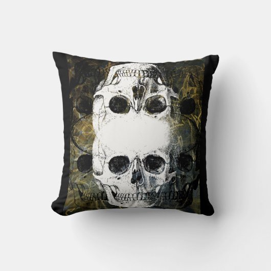 3 Skulls Graffiti クッション (正面)