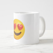 3d yellow smiling emoji face with heart shaped eye ジャンボコーヒーマグカップ (正面右)