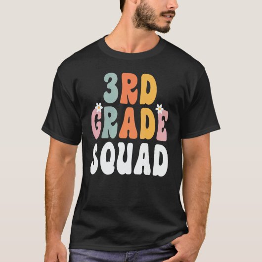 3rd Grade Squad Retro Groovy Teacher Happy 1st Day Tシャツ (正面)