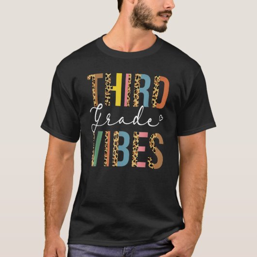 3rd Grade Teacher Back To School  Third Grade Vibe Tシャツ (正面)