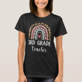 3rd Third Grade Teacher Rainbow Leopard Back To Sc Tシャツ (正面)