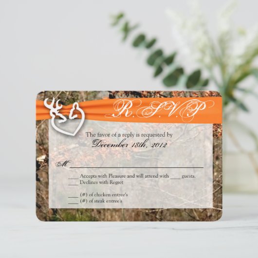 3x5 R.S.V.P.の応答カードシカのカップルの雌ジカの木びき台の迷彩柄 出欠カード (スタンド正面)