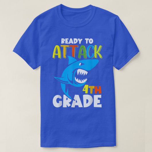 4おもしろい年生の1日目にシャークが攻撃準備完了 Tシャツ (デザイン正面)