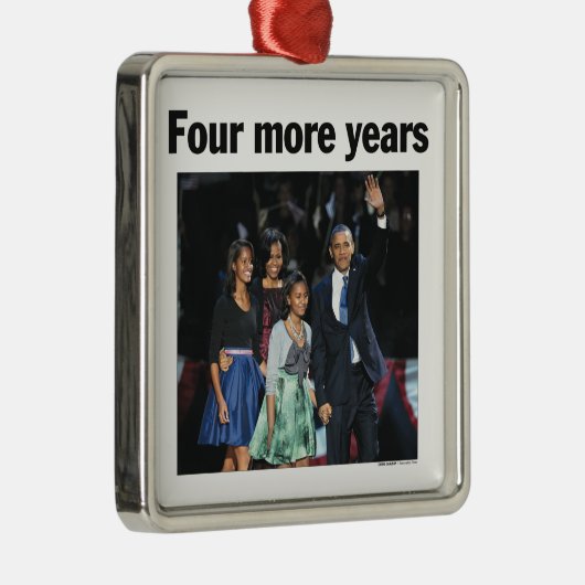 4つのより多くの年のオバマのクリスマスのオーナメント メタルオーナメント (右)