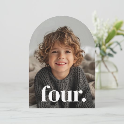 4つのアーチ型の写真4th誕生日 招待状 (スタンド正面)