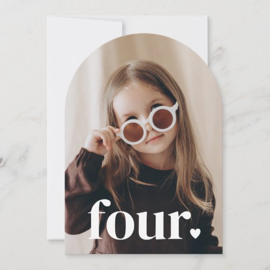 4つのハートアーチ写真4歳の誕生日 招待状 (正面)