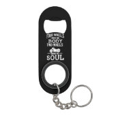 4つのホイールは体を移動2つのホイールは魂を移動 キーホルダー栓抜き (裏面)