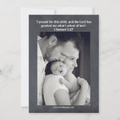 4つの写真のコラージュの黒板-誕生の発表 案内状 (裏面)