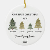4つの初めてのクリスマスの家族としてパーソナライズ セラミックオーナメント (正面)