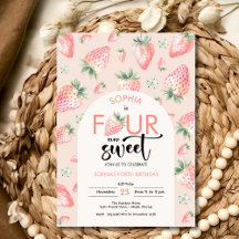 4つの常に甘いイチゴの子供の誕生日