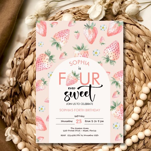 4つの常に甘いイチゴの子供の誕生日 招待状