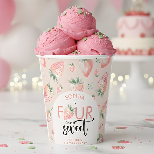 4つの常に甘いイチゴの子供の誕生日 紙コップ