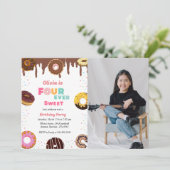 4つの永遠に甘い誕生日、甘い4番目のドーナツテーマ 招待状 (スタンド正面)