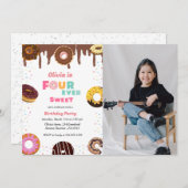 4つの永遠に甘い誕生日、甘い4番目のドーナツテーマ 招待状 (正面/裏面)