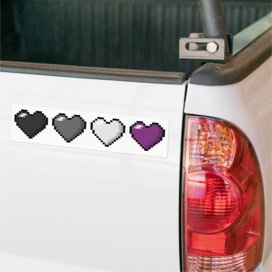 4つの無性プライドフラグピクセルハートの行 バンパーステッカー (トラック上)