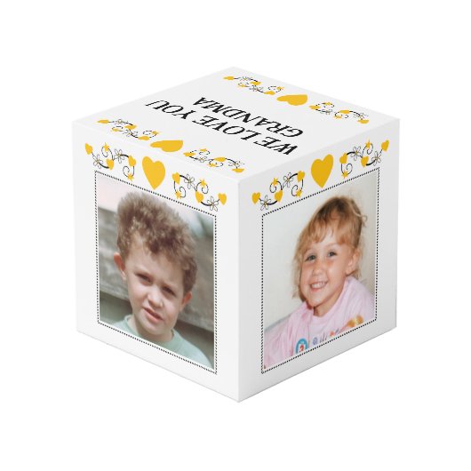 4つの画像を追加する私たちはおばあちゃんの黄色を愛する フォトキューブ (裏面アングル)