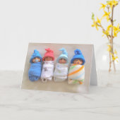 4つの粘土ベビー、水に浸された、ポリマー粘土 カード (黄色い花)