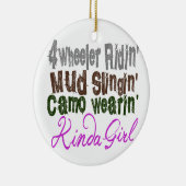 4つの荷車引きのridinの泥のslinginの迷彩柄のwearinのちょっと女の子 セラミックオーナメント (右)